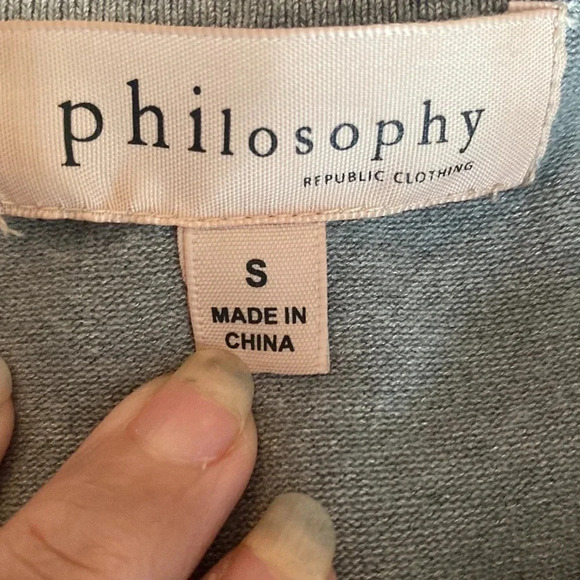 Philosophy gray ruffled sweater size small short sleeve crewneck - Picture 4 of 6